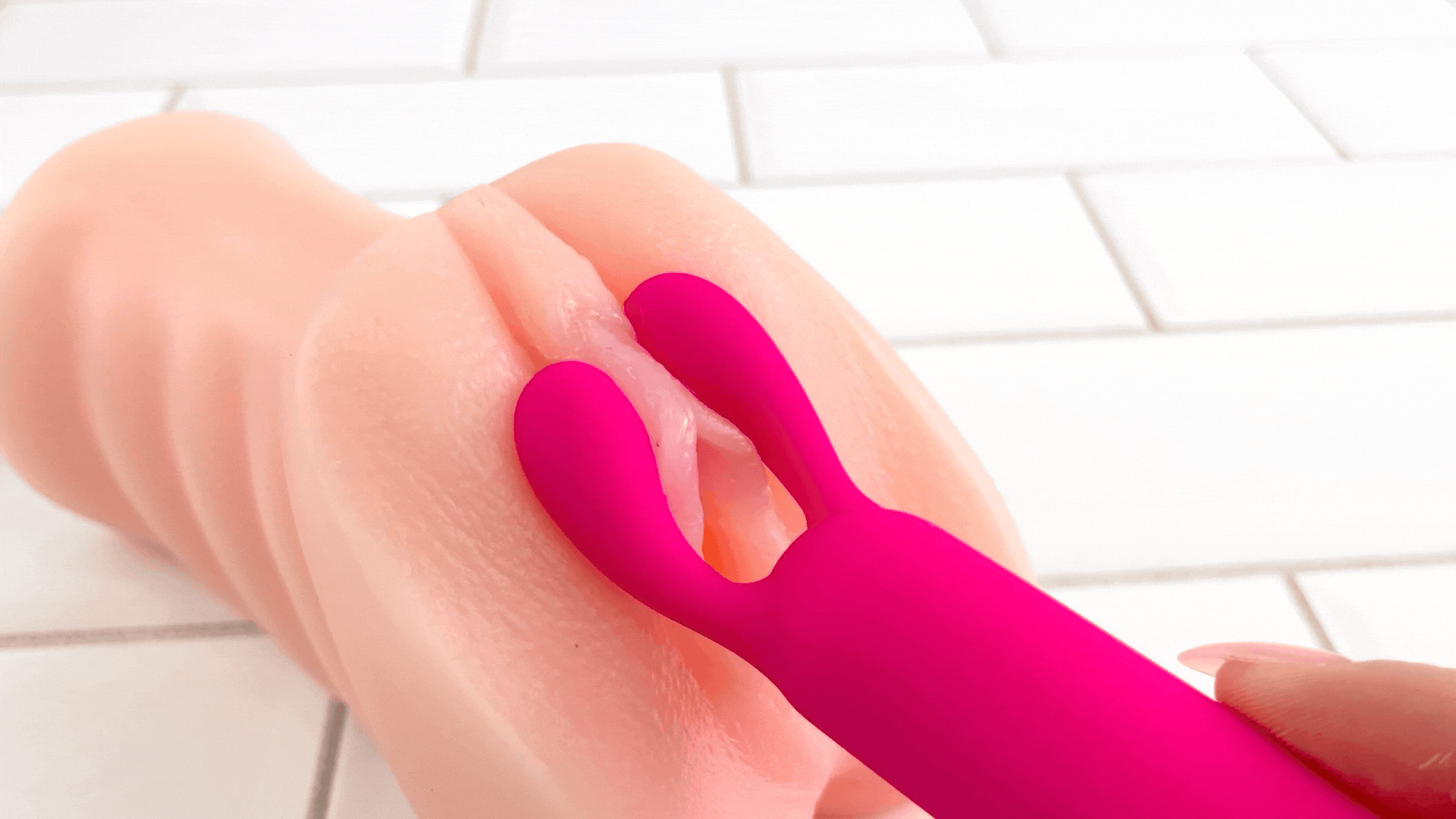 Mini Silicone Clit Encasing Vibe - Surrounds Your Clit in Powerful Pleasure!