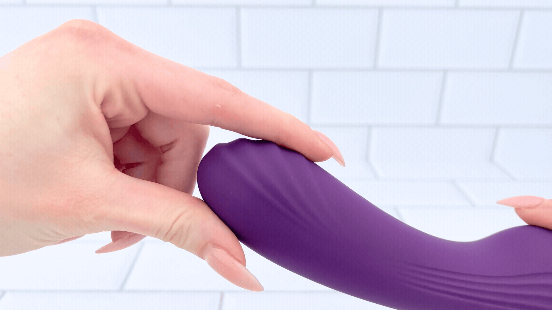Ultimate Tongue Licker - Powerful Dual-Ended Vibrator & Sucking Tongue!